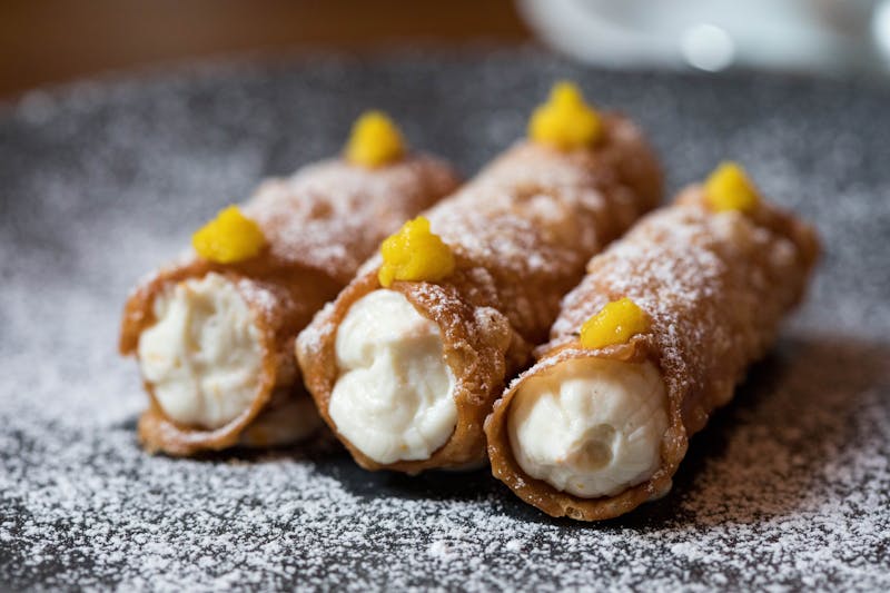 Cannoli pastry dessert from Papa Ginos